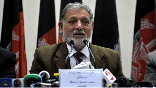 رئیس کمیسیون مستقل انتخابات افغانستان کار کمیته گزینش را غیر قانونی خواند